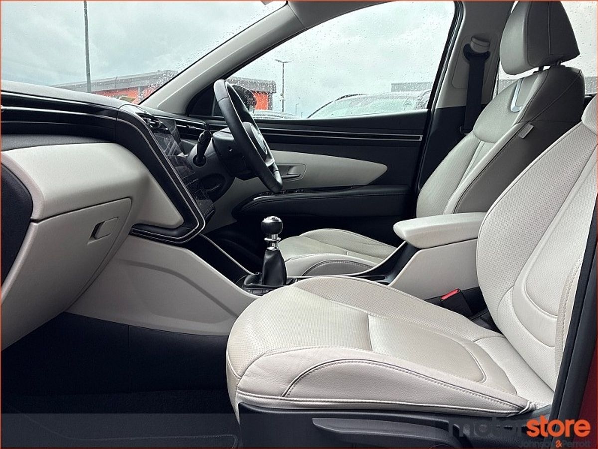 Hyundai Tucson 2WD Executive Plus w 2 Tone Roof