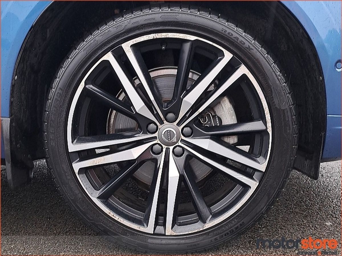 Volvo XC60 T8 (390hp) PHEV R-Design Pro Auto AWD