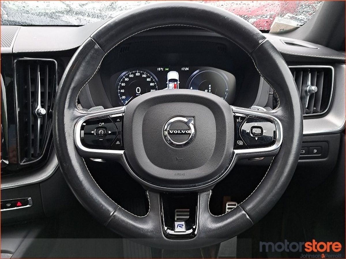 Volvo XC60 T8 (390hp) PHEV R-Design Pro Auto AWD