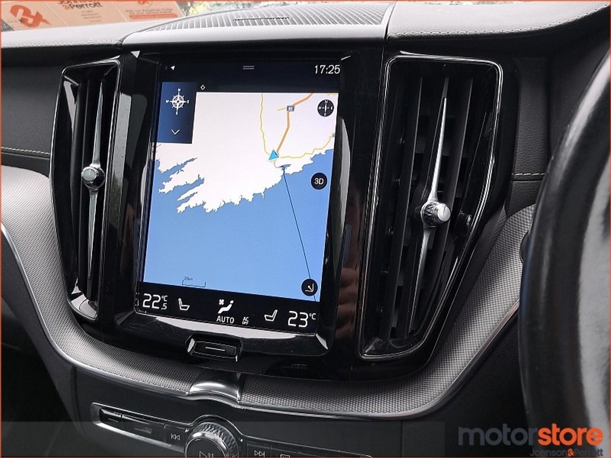 Volvo XC60 T8 (390hp) PHEV R-Design Pro Auto AWD