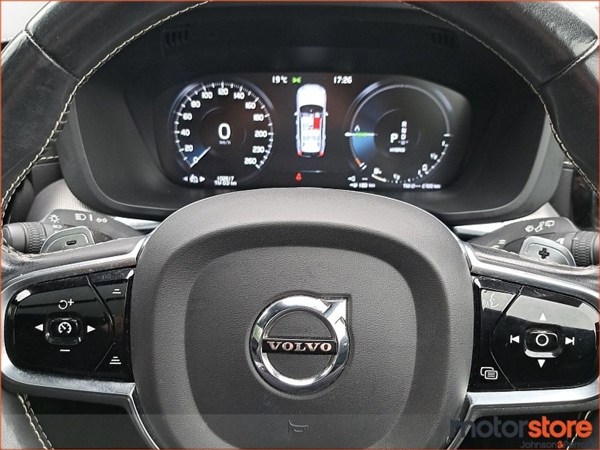 Volvo XC60 T8 (390hp) PHEV R-Design Pro Auto AWD