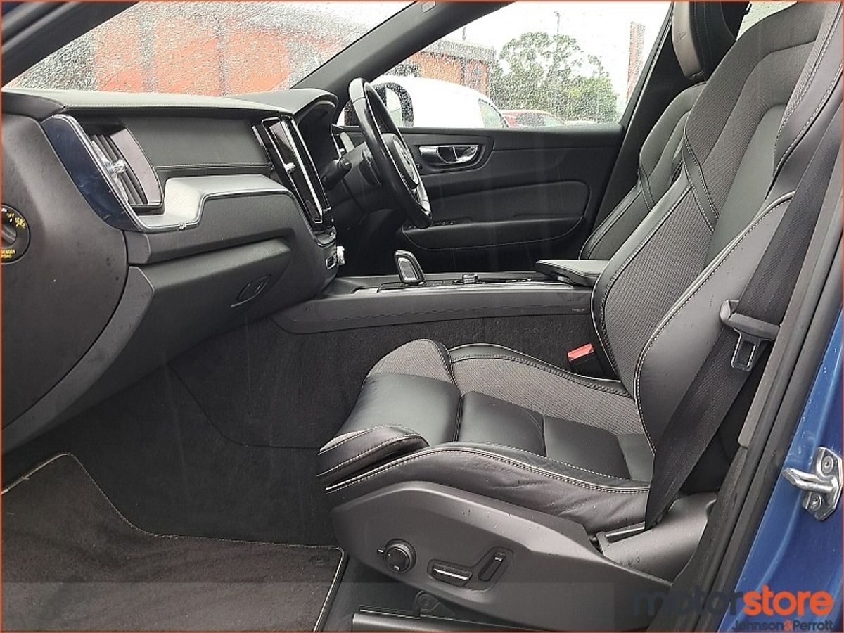 Volvo XC60 T8 (390hp) PHEV R-Design Pro Auto AWD