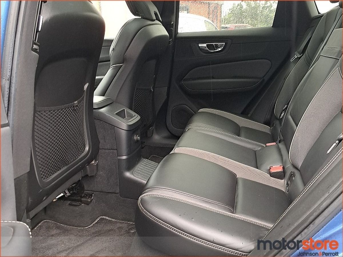 Volvo XC60 T8 (390hp) PHEV R-Design Pro Auto AWD