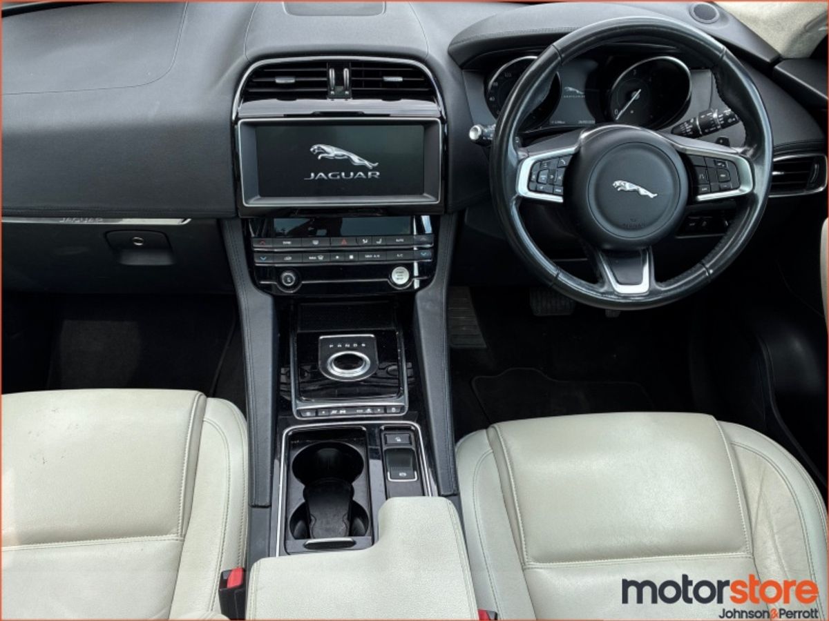 Jaguar F-Pace RWD 2.0 D 180PS Chequered Flag Auto