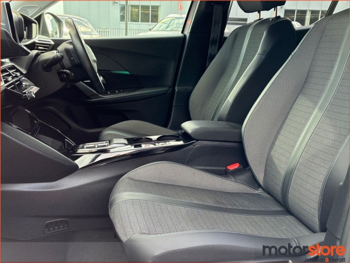 Peugeot 2008 Electric 136bhp (50 kWh) Allure