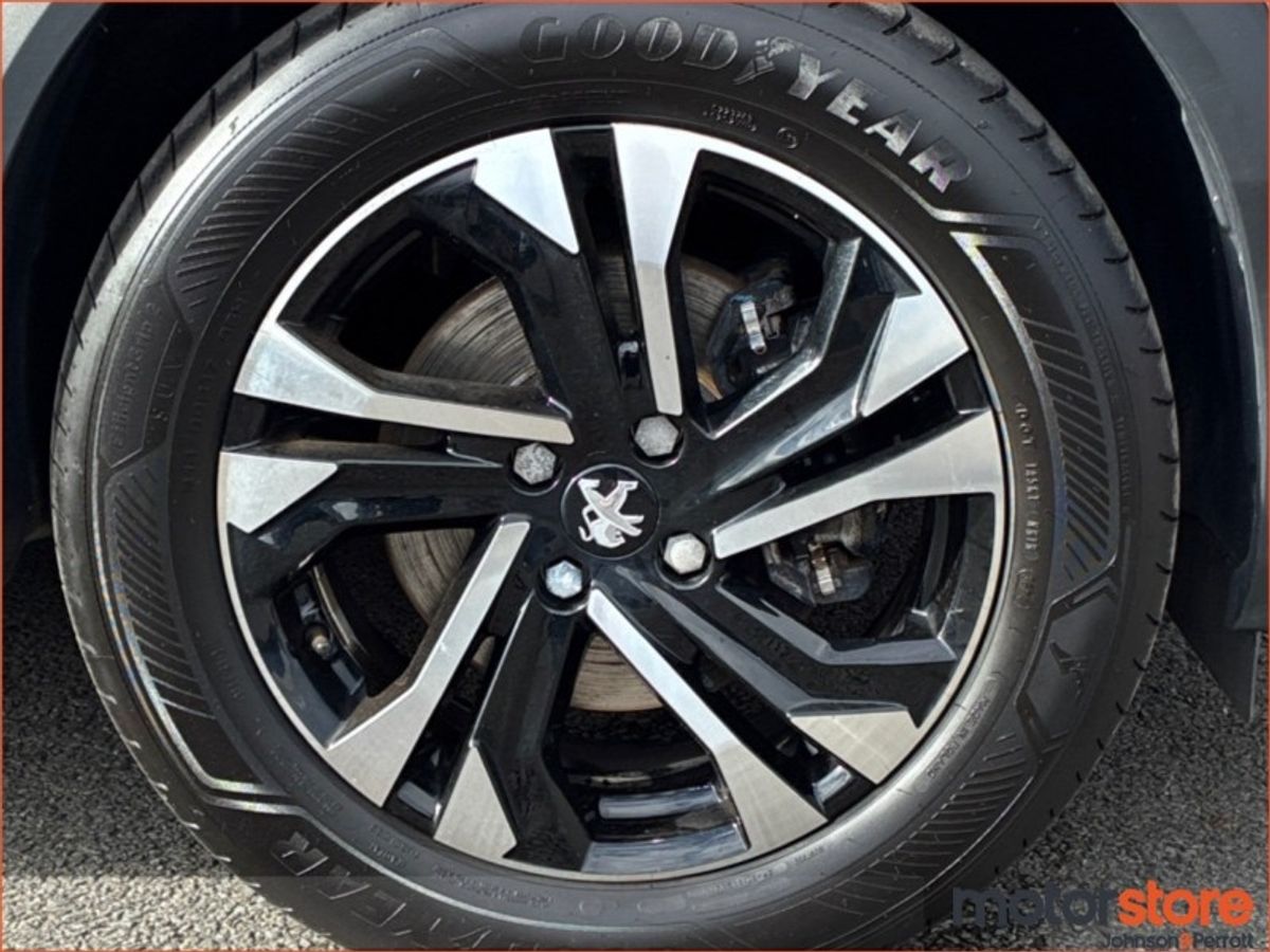 Peugeot 2008 Electric 136bhp (50 kWh) Allure