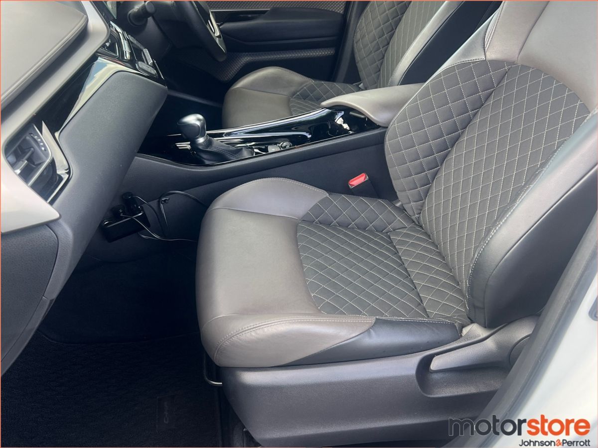 Toyota C-HR **DEPOSIT TAKEN**1.8 HYBRID LUNA - Bi-Tone