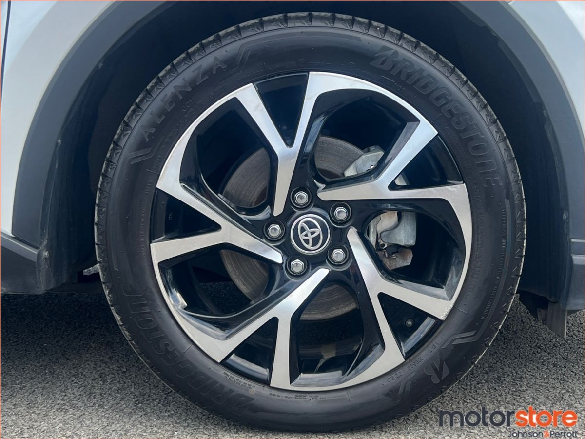 Toyota C-HR **DEPOSIT TAKEN**1.8 HYBRID LUNA - Bi-Tone