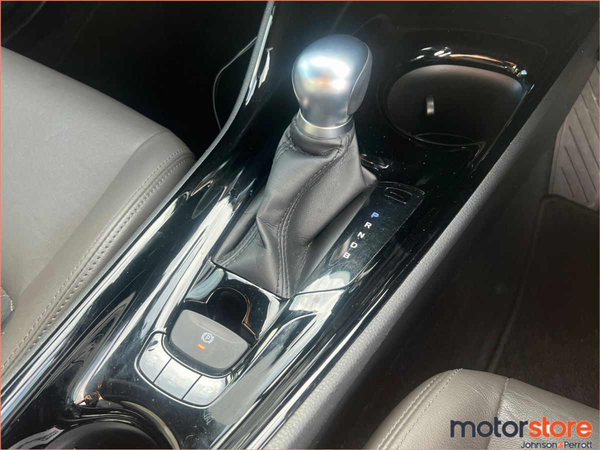 Toyota C-HR **DEPOSIT TAKEN**1.8 HYBRID LUNA - Bi-Tone
