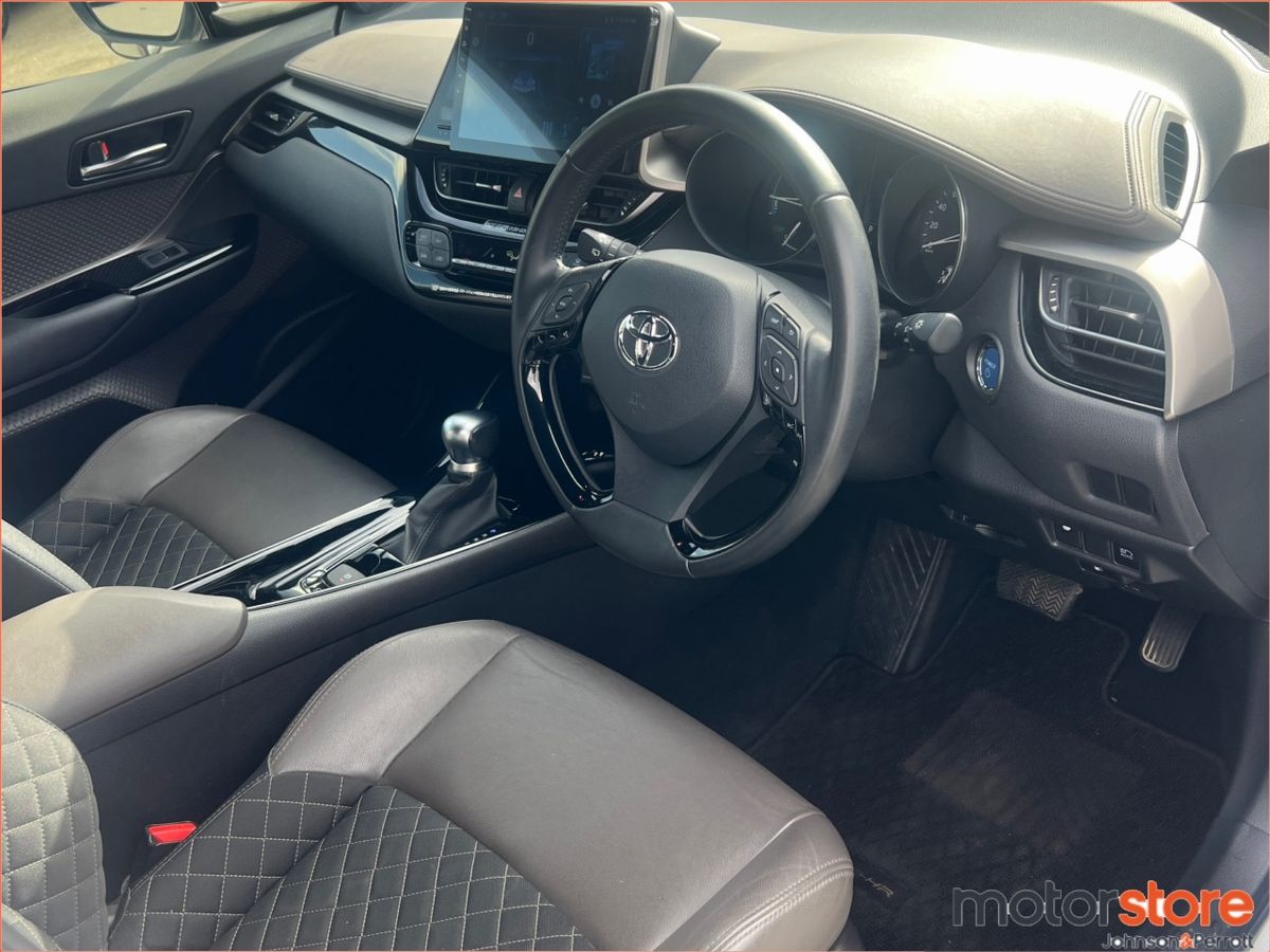 Toyota C-HR **DEPOSIT TAKEN**1.8 HYBRID LUNA - Bi-Tone