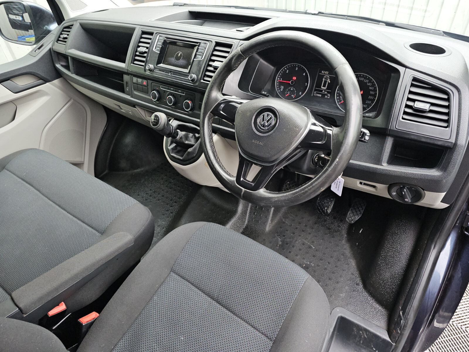 2018 Volkswagen Transporter 2.0D - Image 10