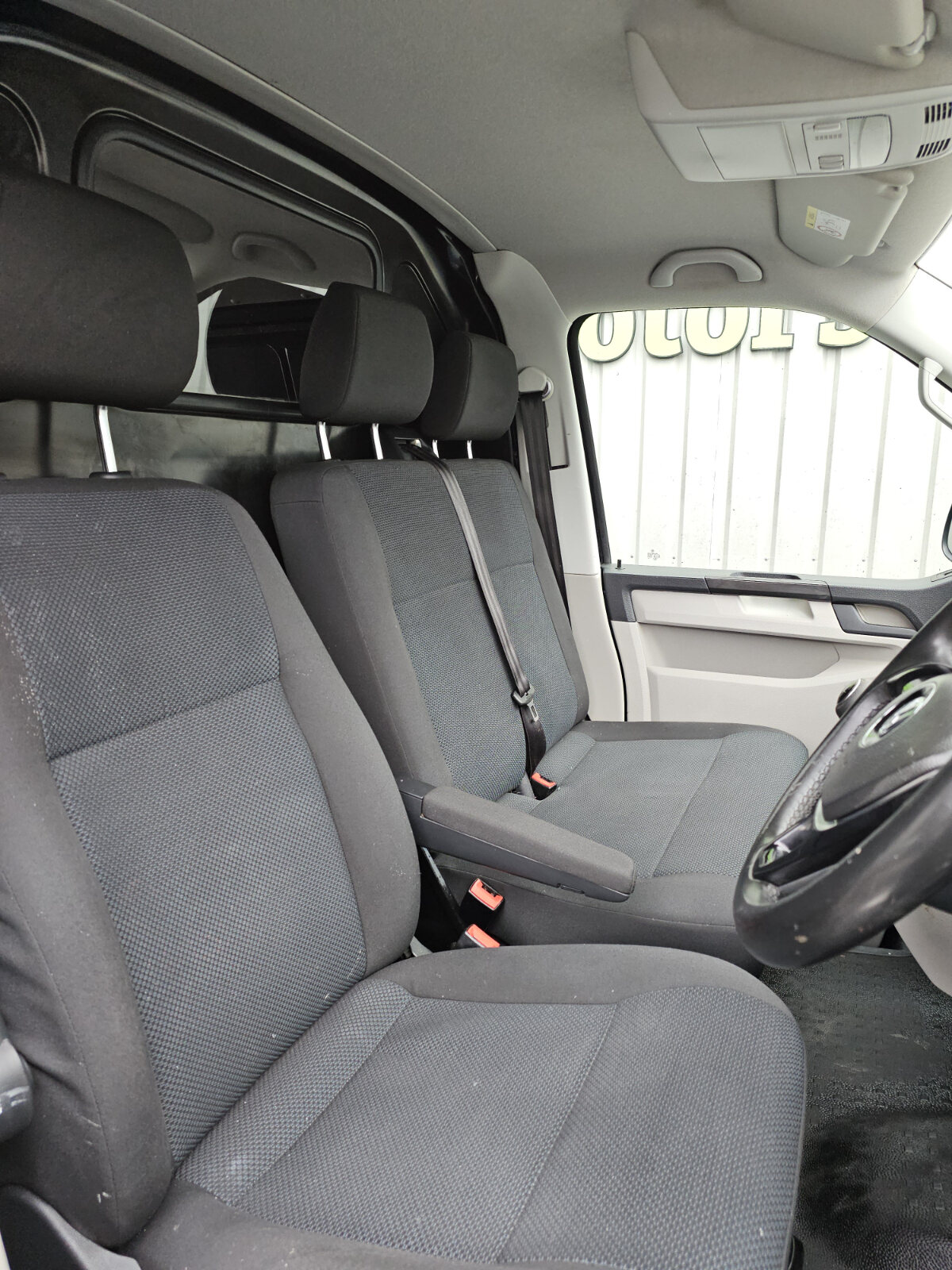 2018 Volkswagen Transporter 2.0D - Image 11