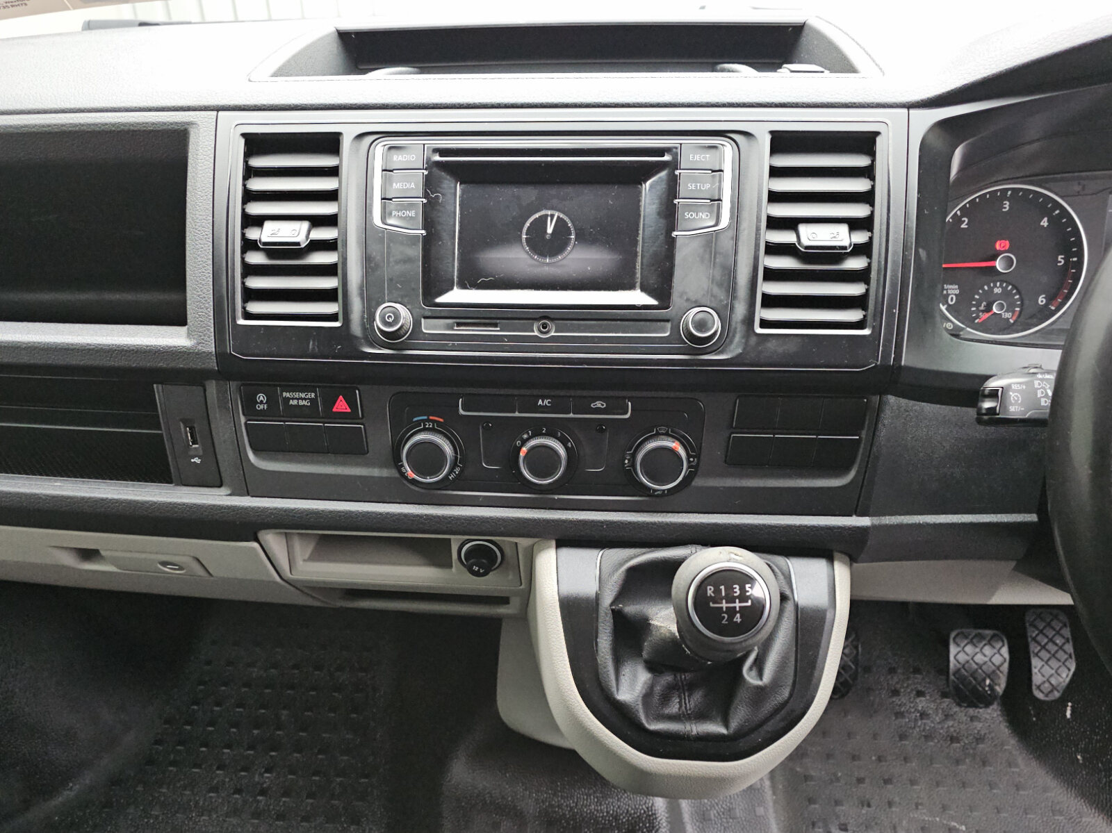 2018 Volkswagen Transporter 2.0D - Image 12
