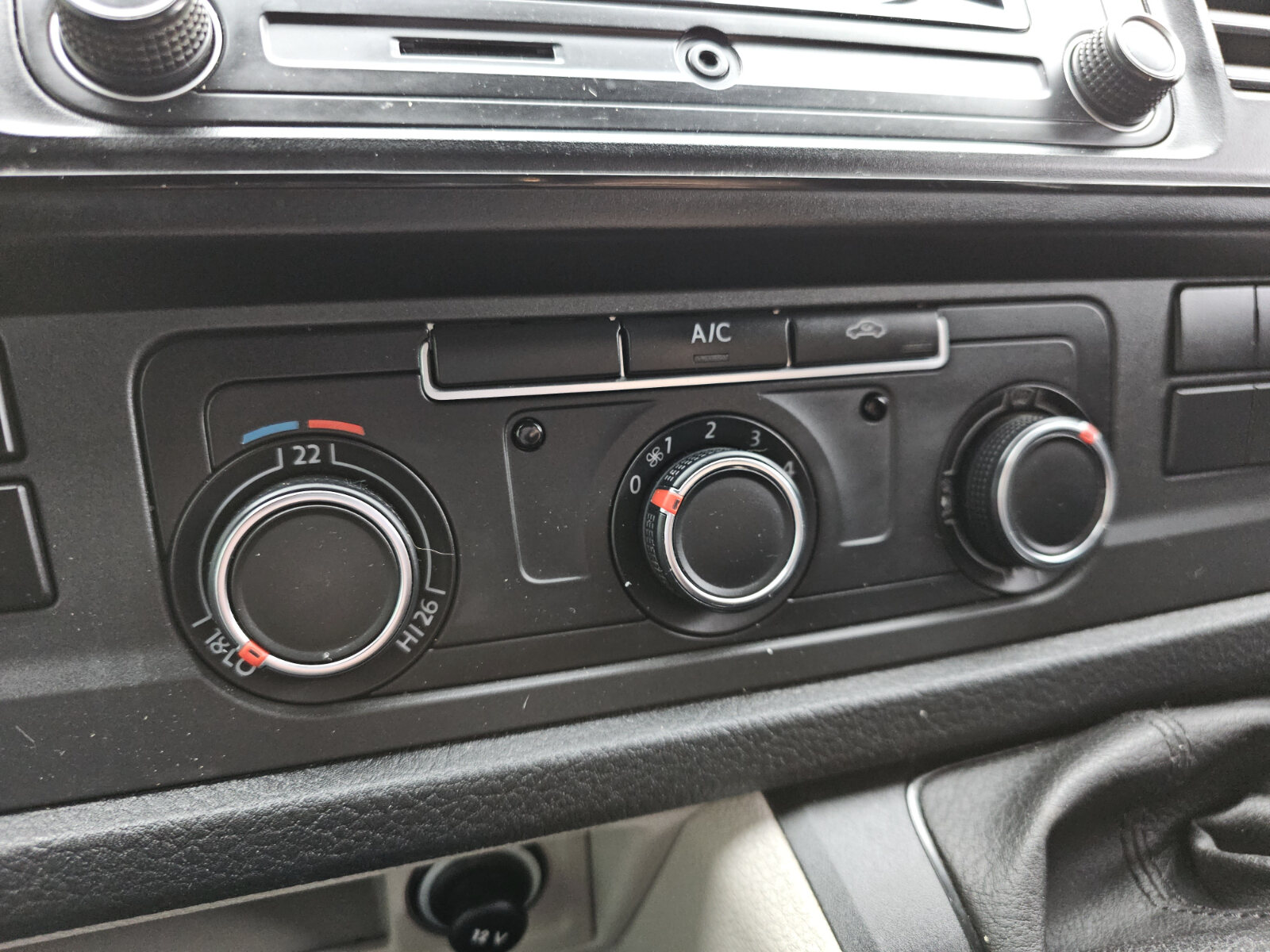 2018 Volkswagen Transporter 2.0D - Image 13