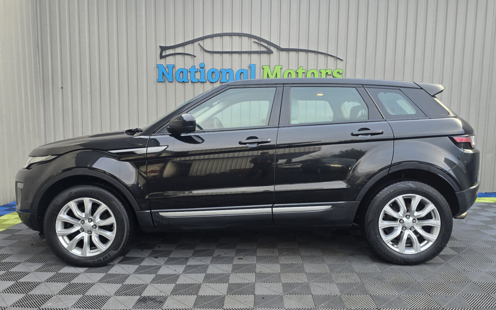 2017 Range Rover Evoque 2.0 TD4 SE Automatic - Image 6