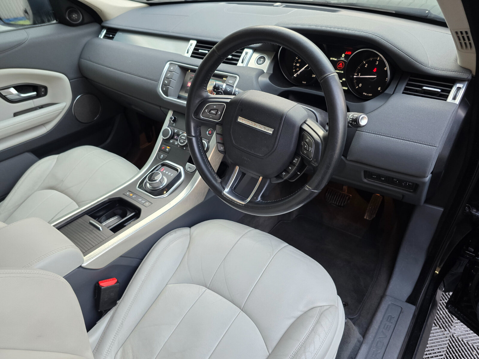 2017 Range Rover Evoque 2.0 TD4 SE Automatic - Image 11
