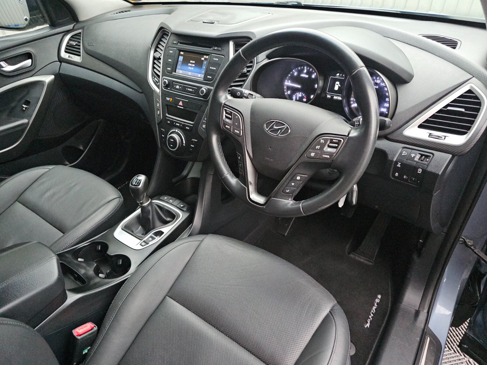 2017 Hyundai Santa Fe 2.2D CRDi 4WD Executive - Image 11
