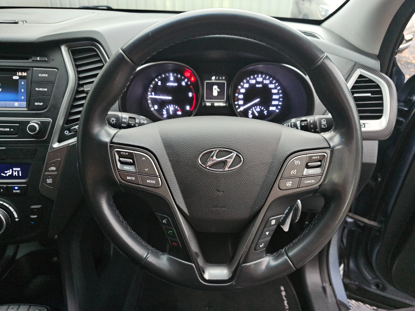 2017 Hyundai Santa Fe 2.2D CRDi 4WD Executive - Image 19