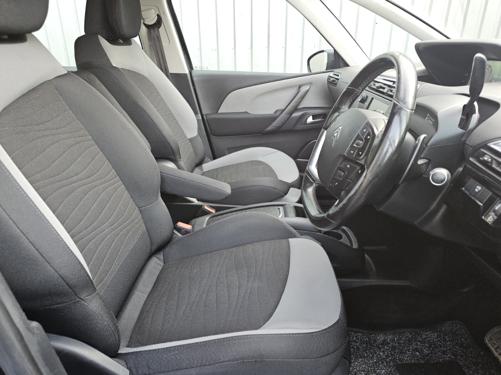 2015 Citroen C4 1.6 petrol AUTOMATIC 7 seater - Image 11