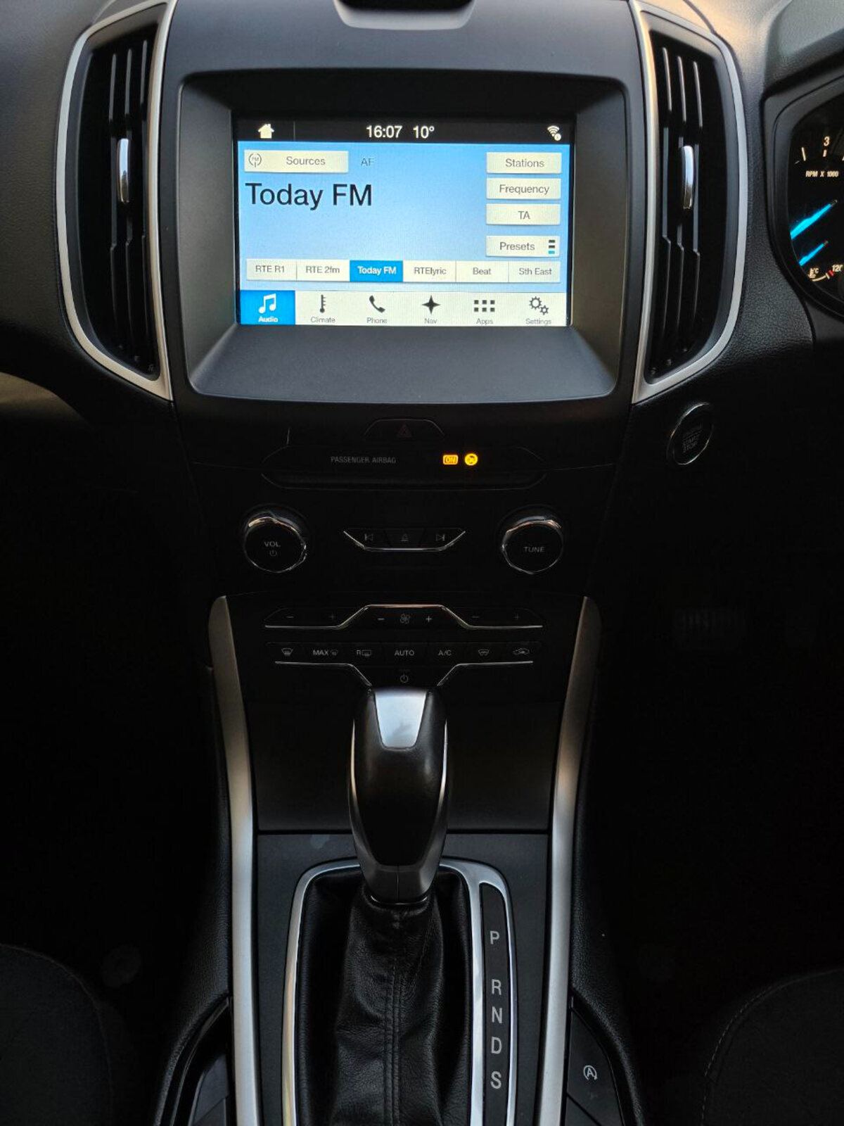 2016 Ford Galaxy 2.0D TDCi Zetec Automatic - Image 13