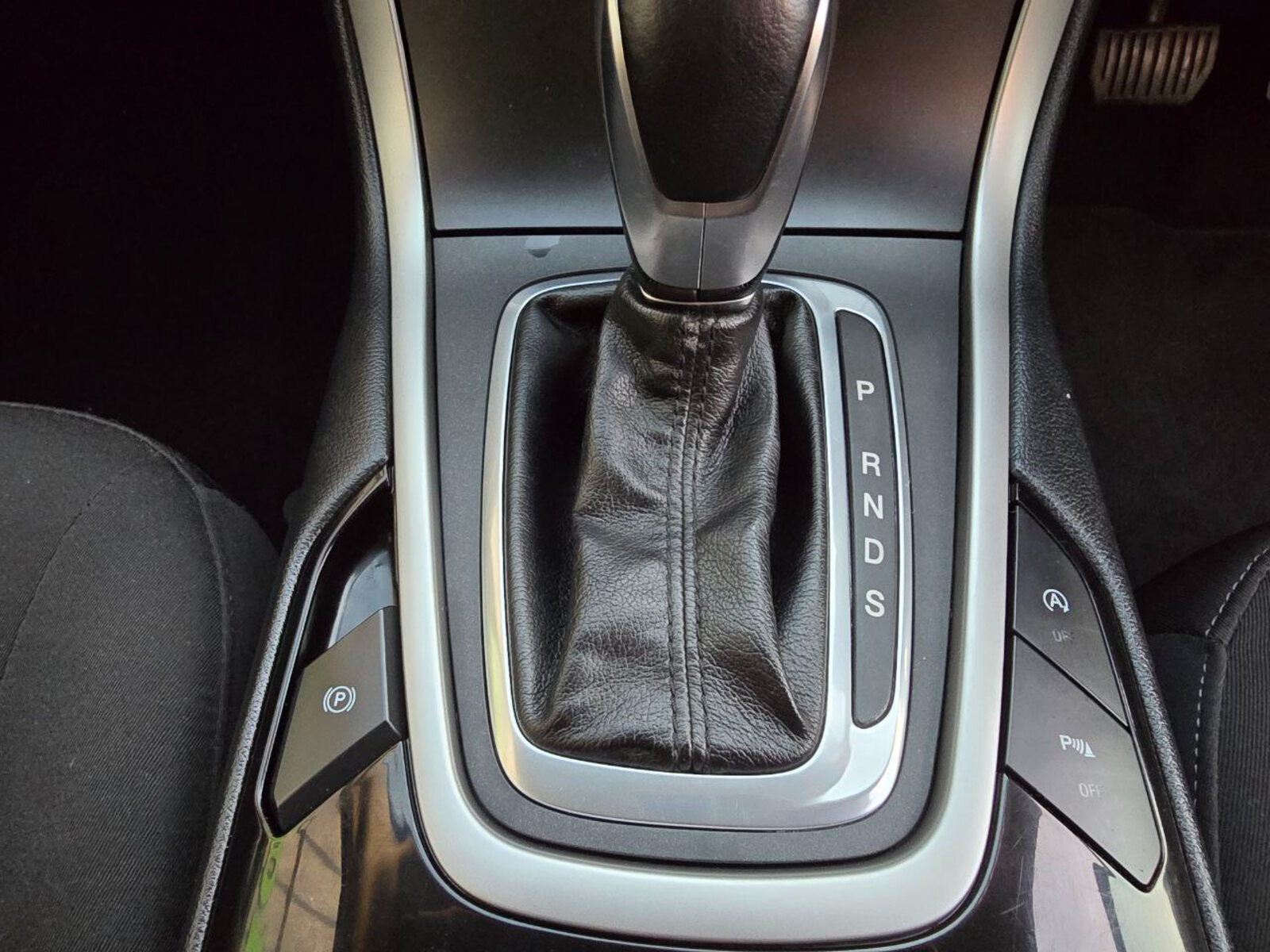 2016 Ford Galaxy 2.0D TDCi Zetec Automatic - Image 14
