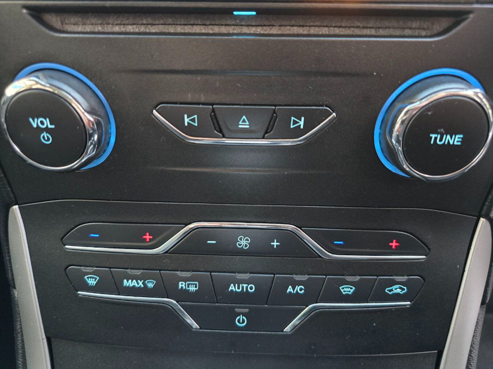 2016 Ford Galaxy 2.0D TDCi Zetec Automatic - Image 15