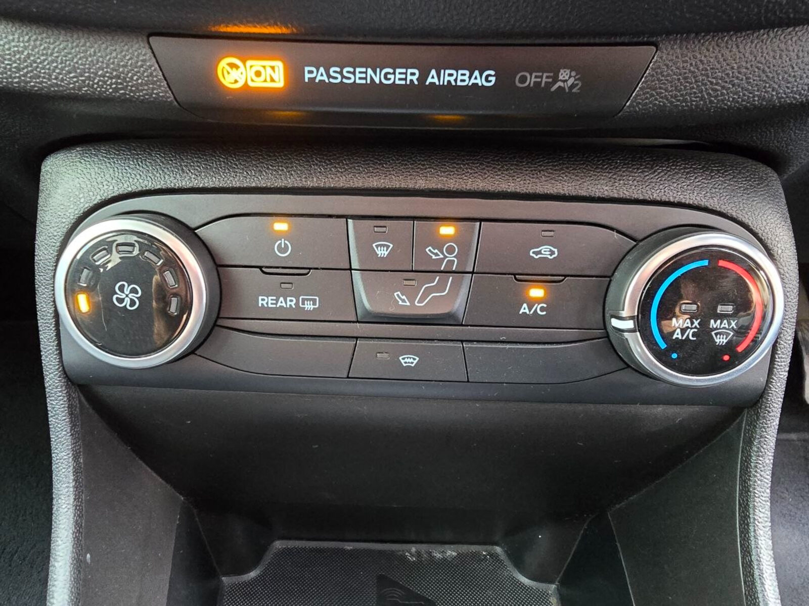 2017 Ford Fiesta 1.1 Petrol ZETEC - Image 15