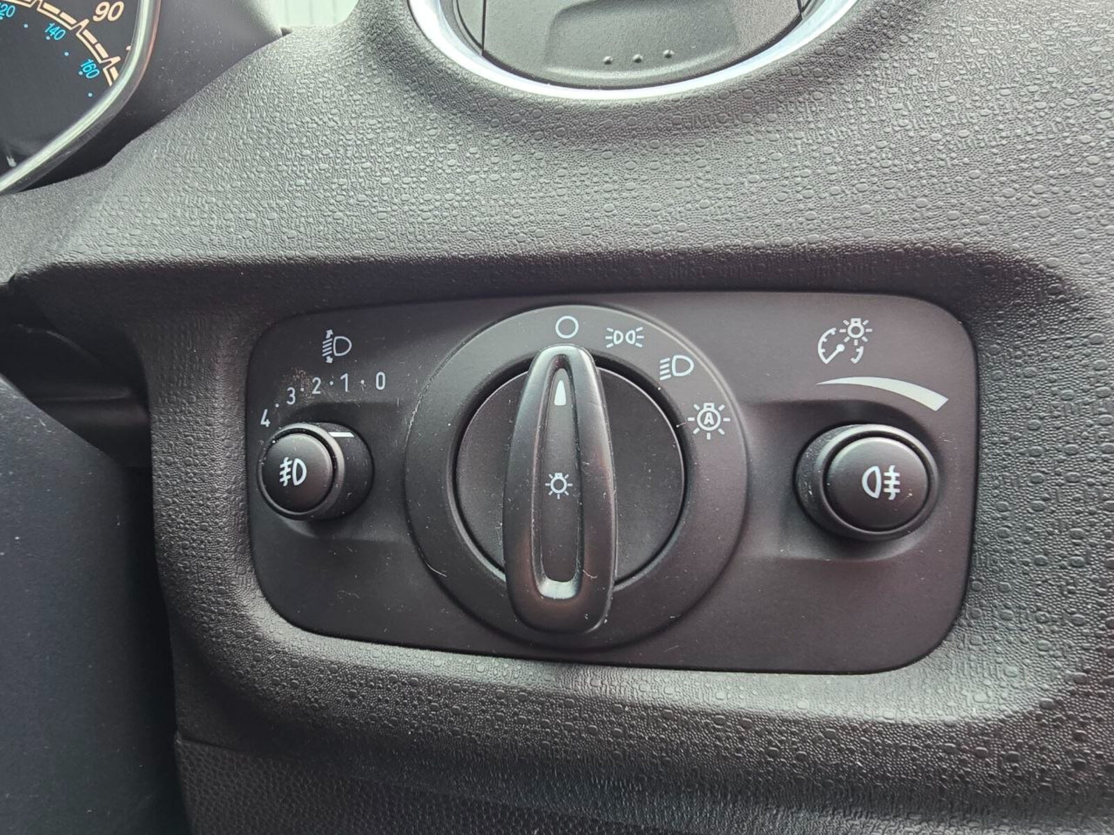 2015 Ford Fiesta TITANIUM 1.0 Petrol - Image 17