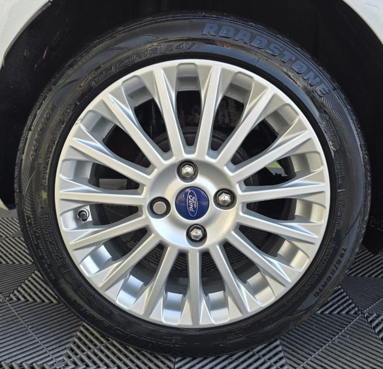 2015 Ford Fiesta TITANIUM 1.0 Petrol - Image 5