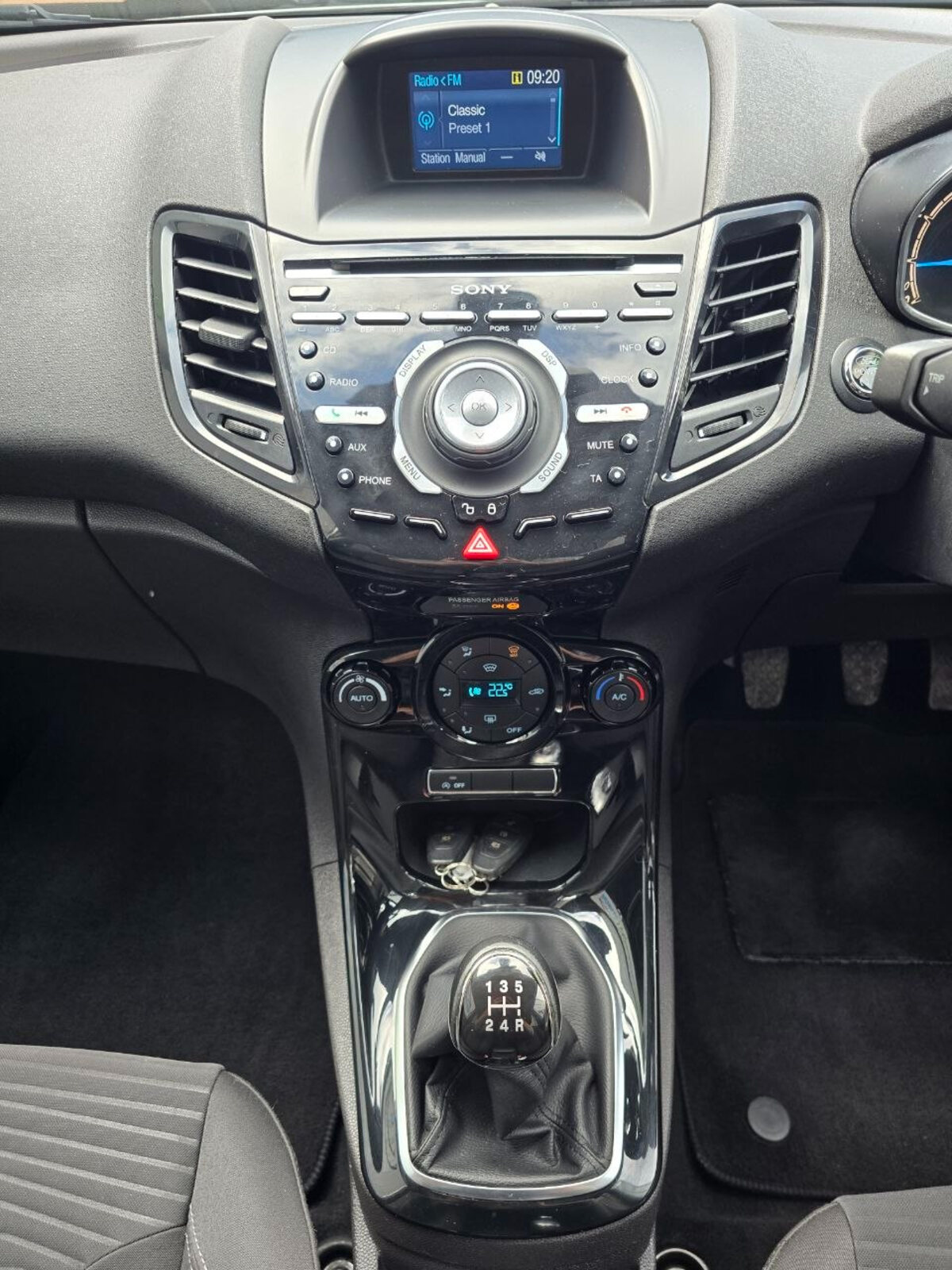 2015 Ford Fiesta TITANIUM 1.0 Petrol - Image 9