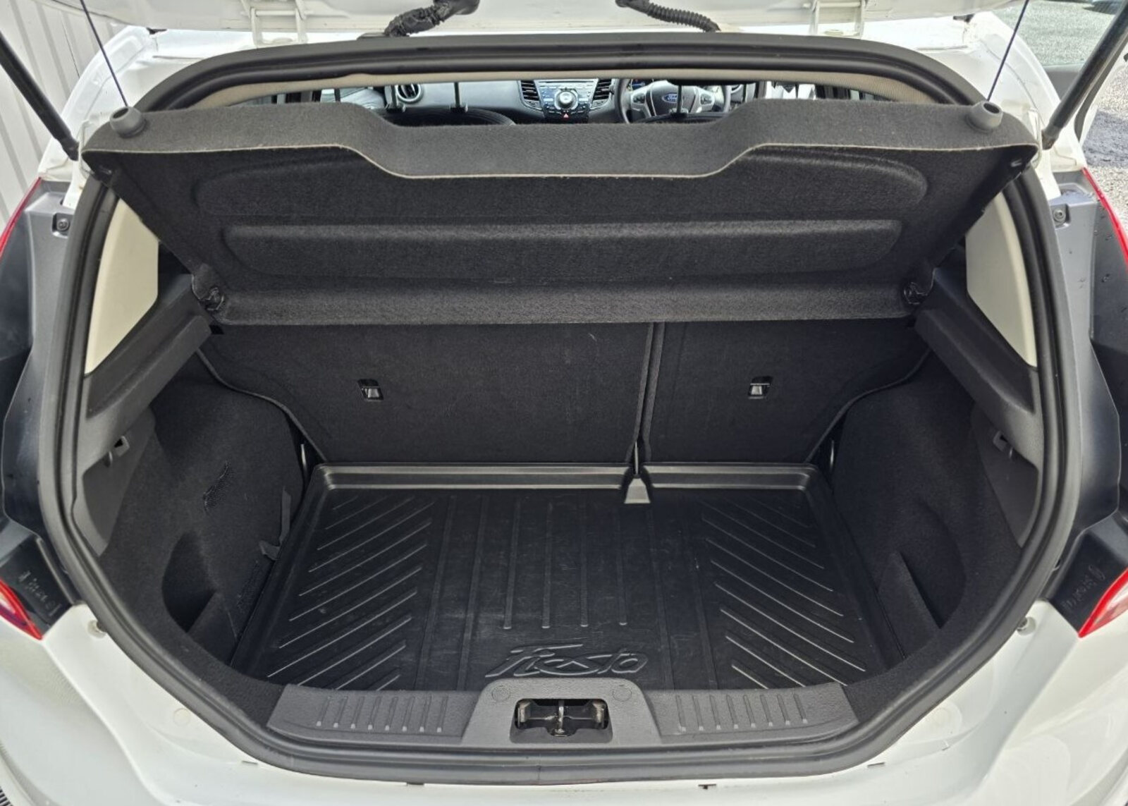 2015 Ford Fiesta TITANIUM 1.0 Petrol - Image 18