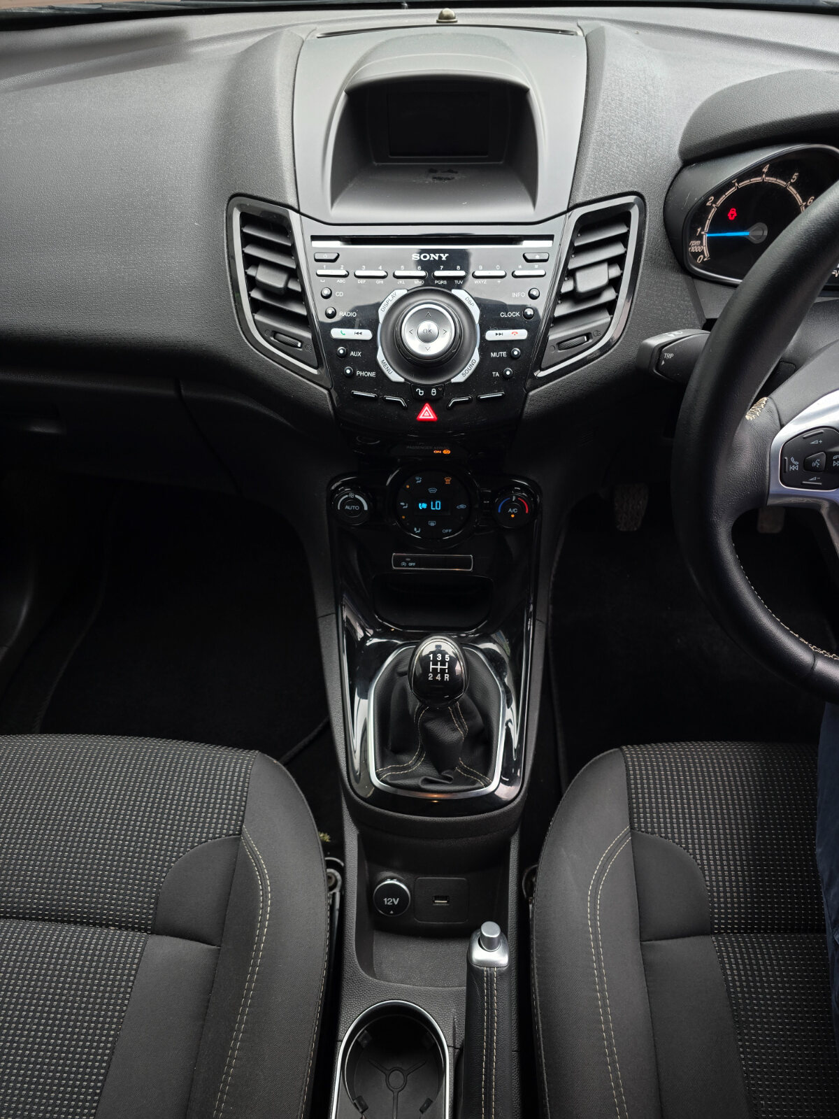 2016 Ford Fiesta TITANIUM 1.0 Petrol - Image 14