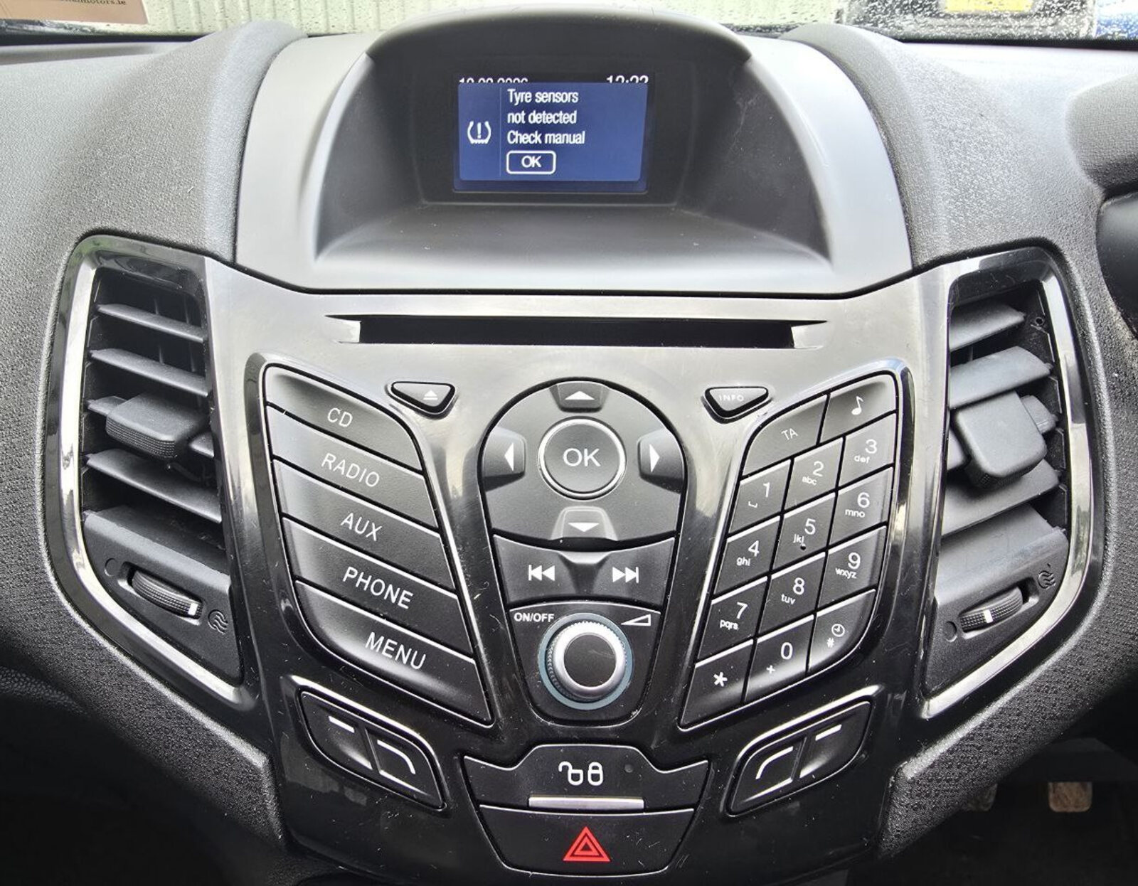 2017 Ford Fiesta 1.0 Petrol ZETEC - Image 13