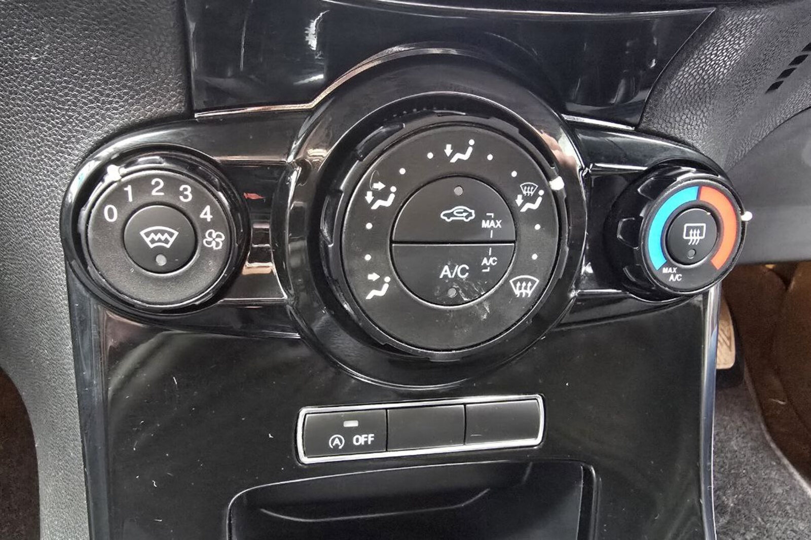 2017 Ford Fiesta 1.0 Petrol ZETEC - Image 14