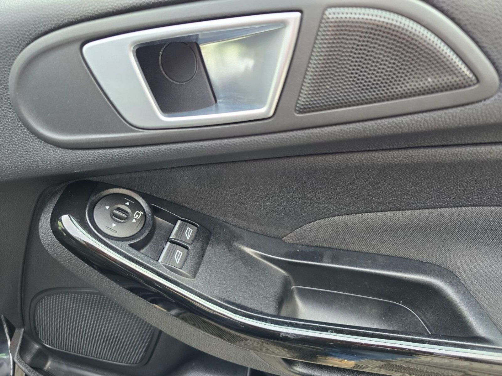 2017 Ford Fiesta TITANIUM 1.0 Petrol - Image 18