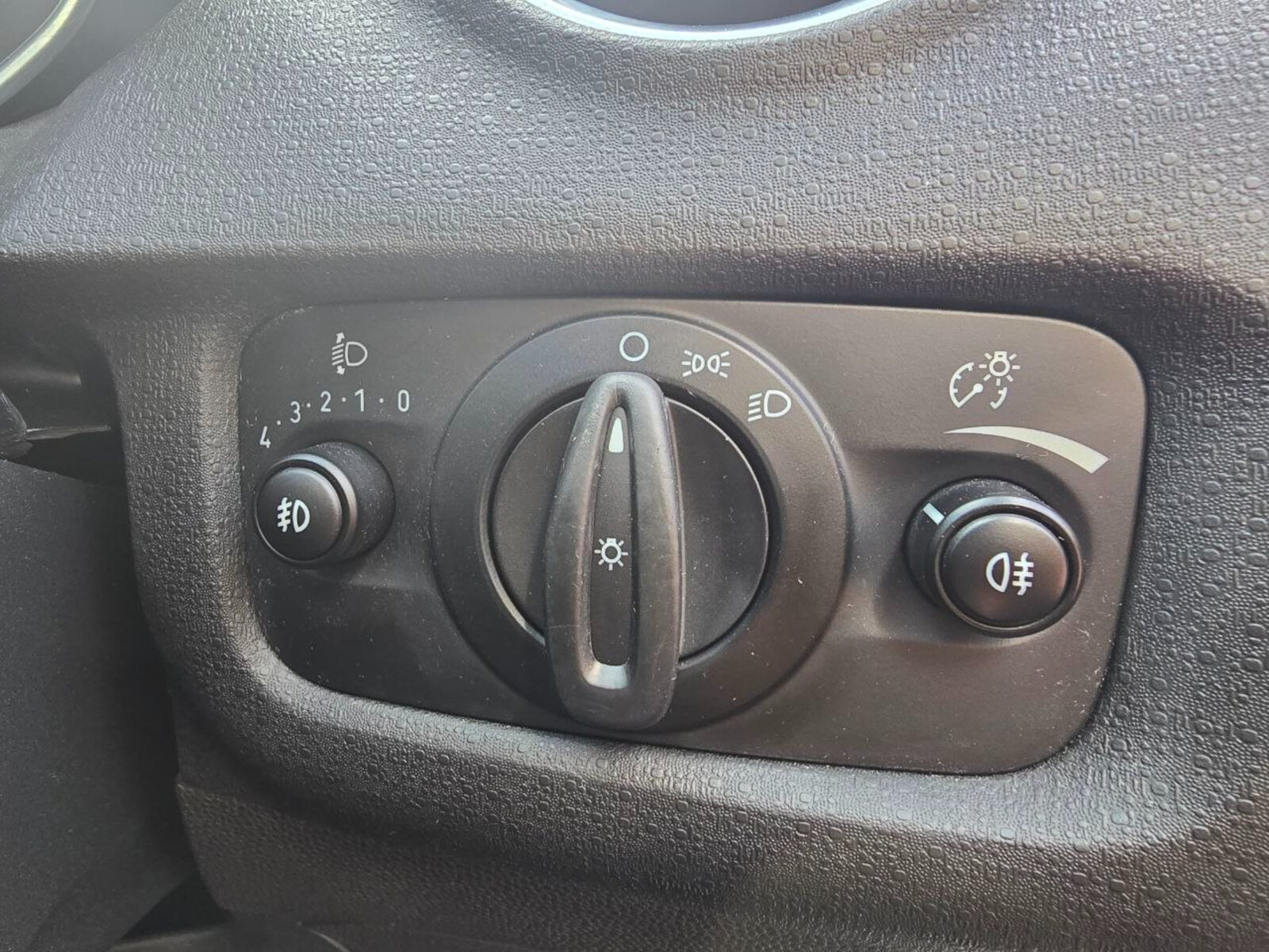 Ford Fiesta 2015 1.0 Petrol ZETEC - Image 16