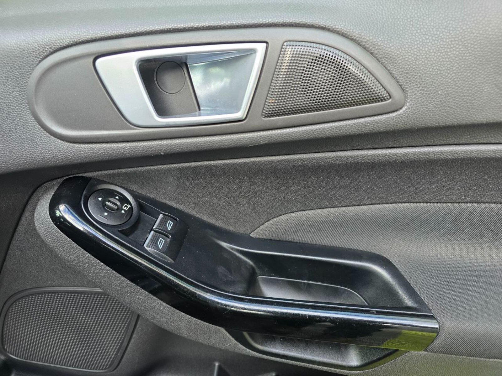Ford Fiesta 2015 1.0 Petrol ZETEC - Image 18