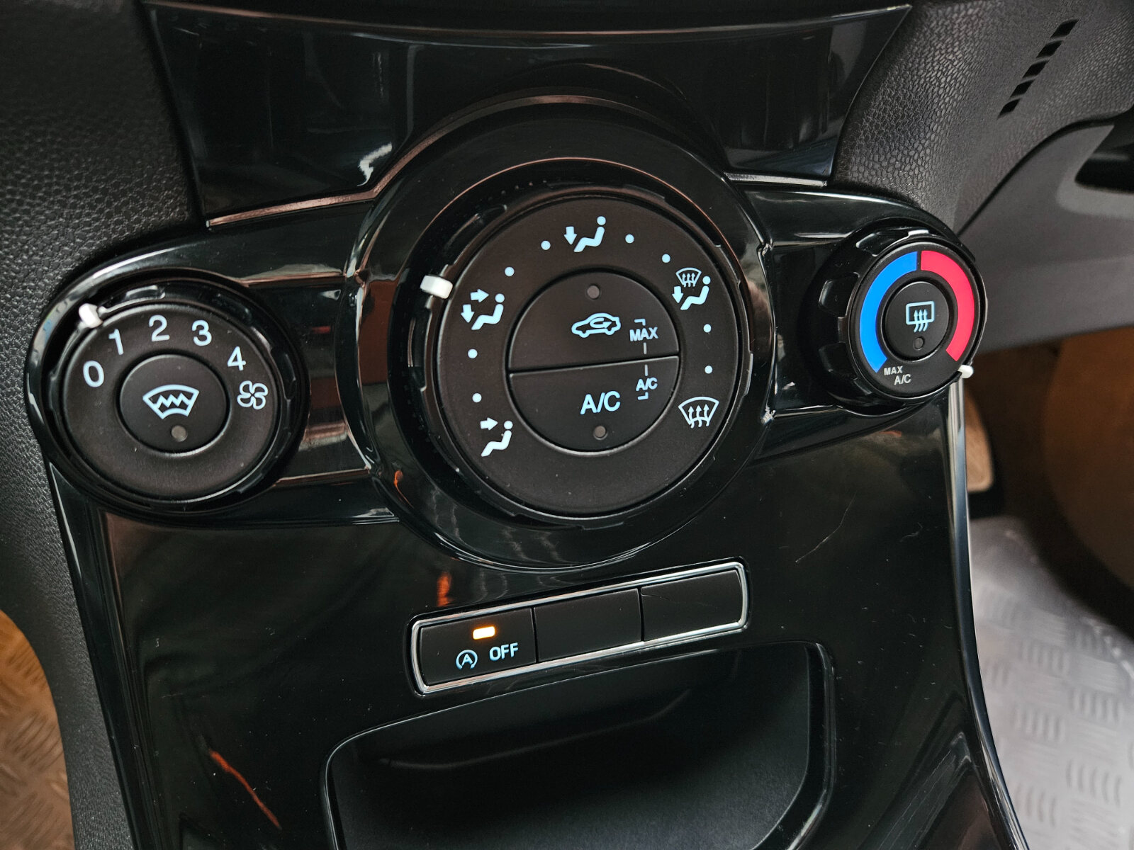 2016 Ford Fiesta 1.0 Petrol ZETEC - Image 13