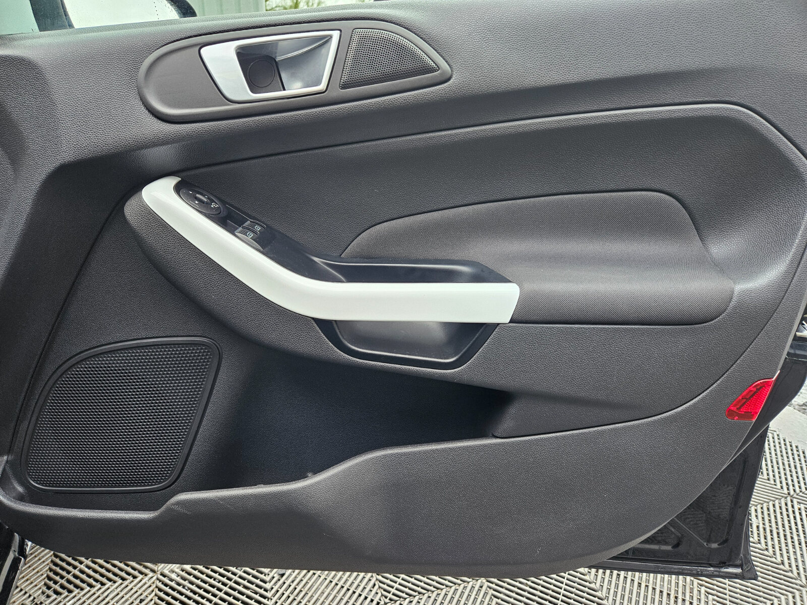 2016 Ford Fiesta 1.0 Petrol ZETEC - Image 17