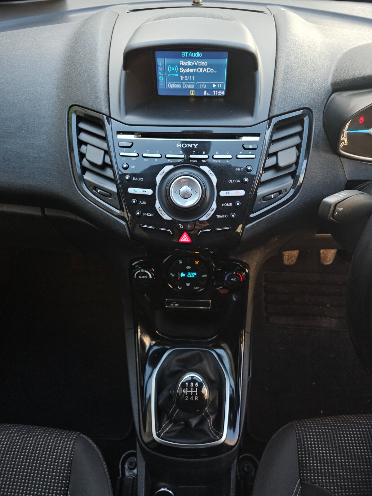 2016 Ford Fiesta TITANIUM 1.0 Petrol - Image 9