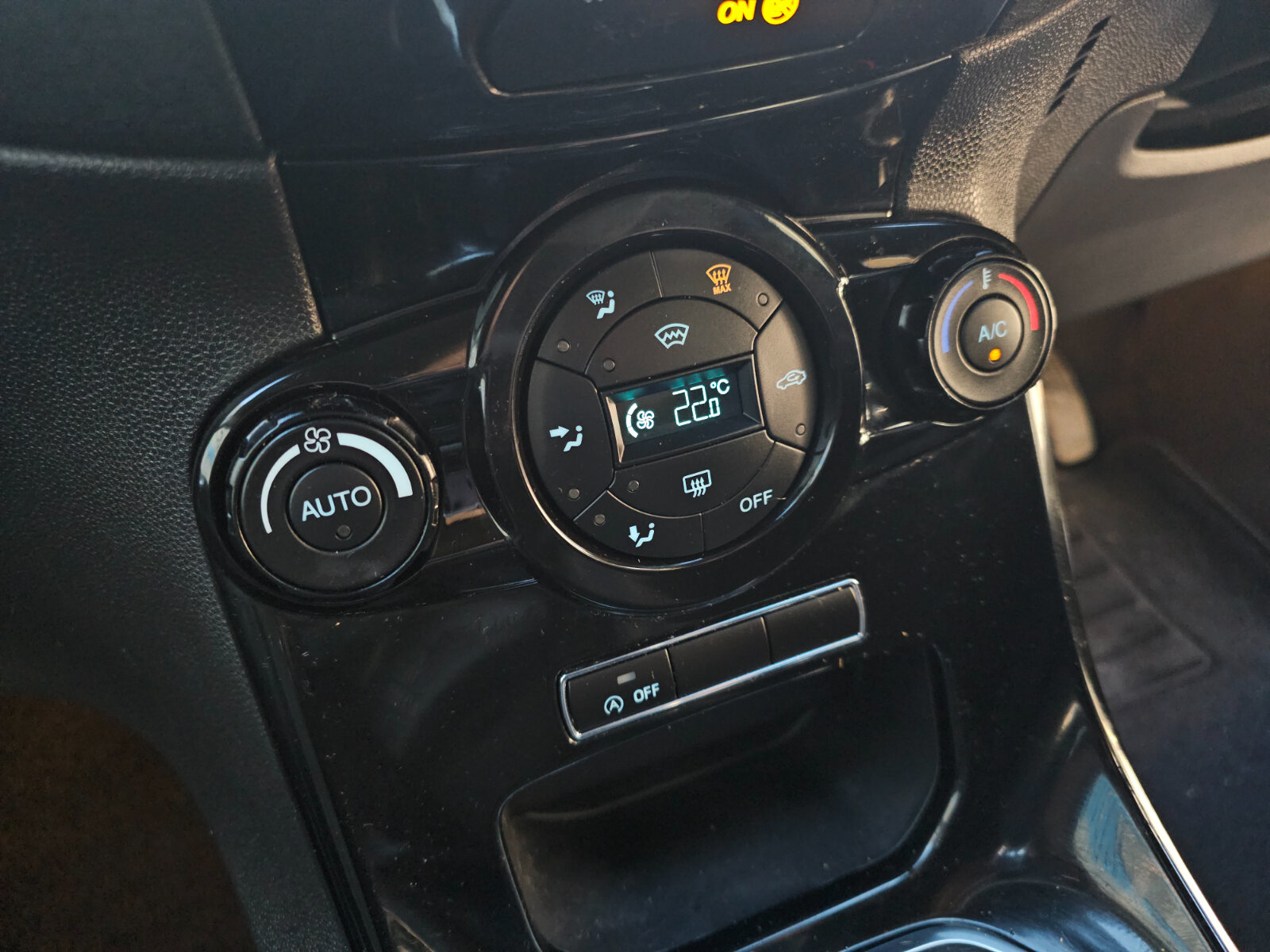 2016 Ford Fiesta TITANIUM 1.0 Petrol - Image 11