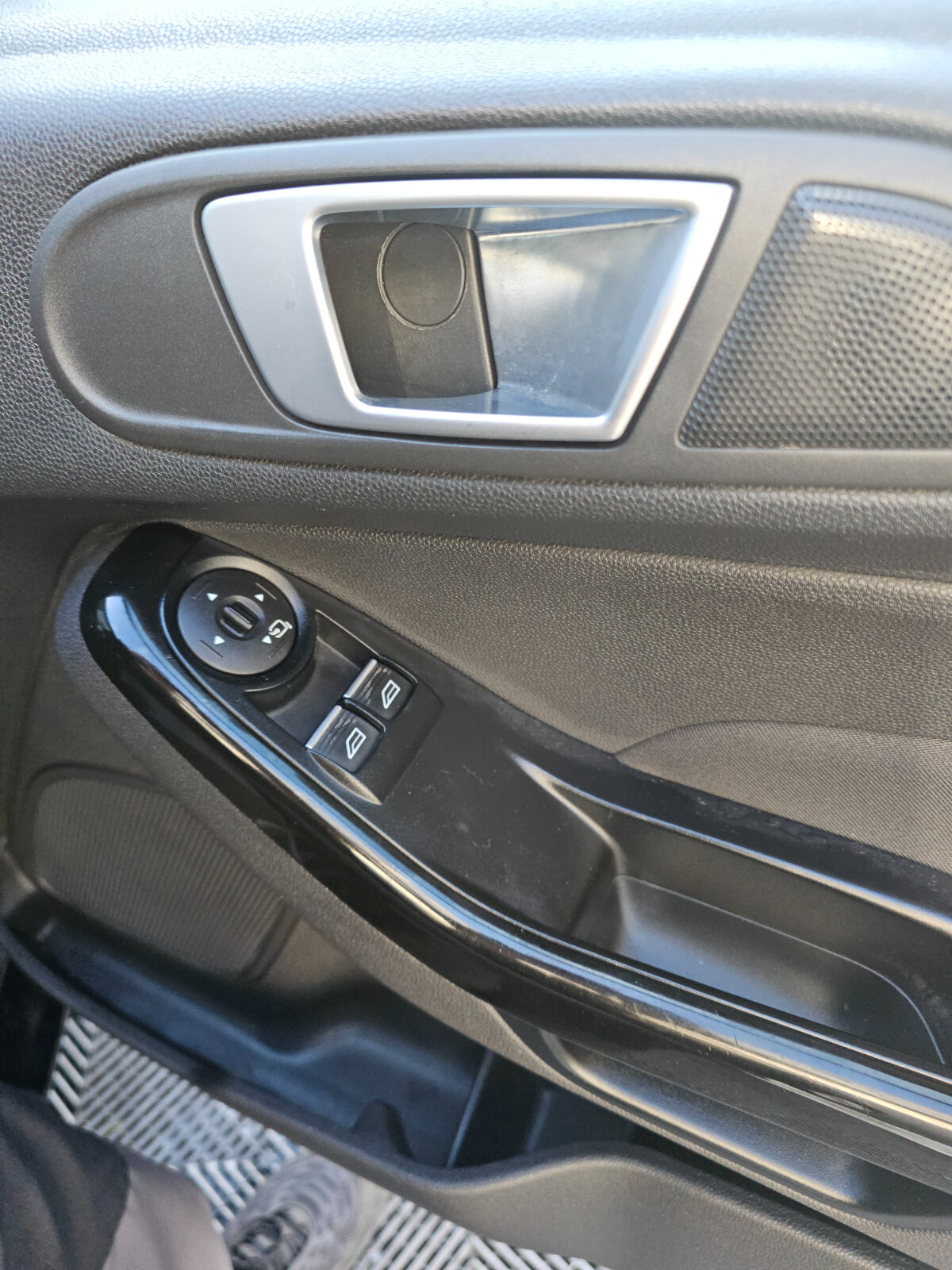 2016 Ford Fiesta TITANIUM 1.0 Petrol - Image 16