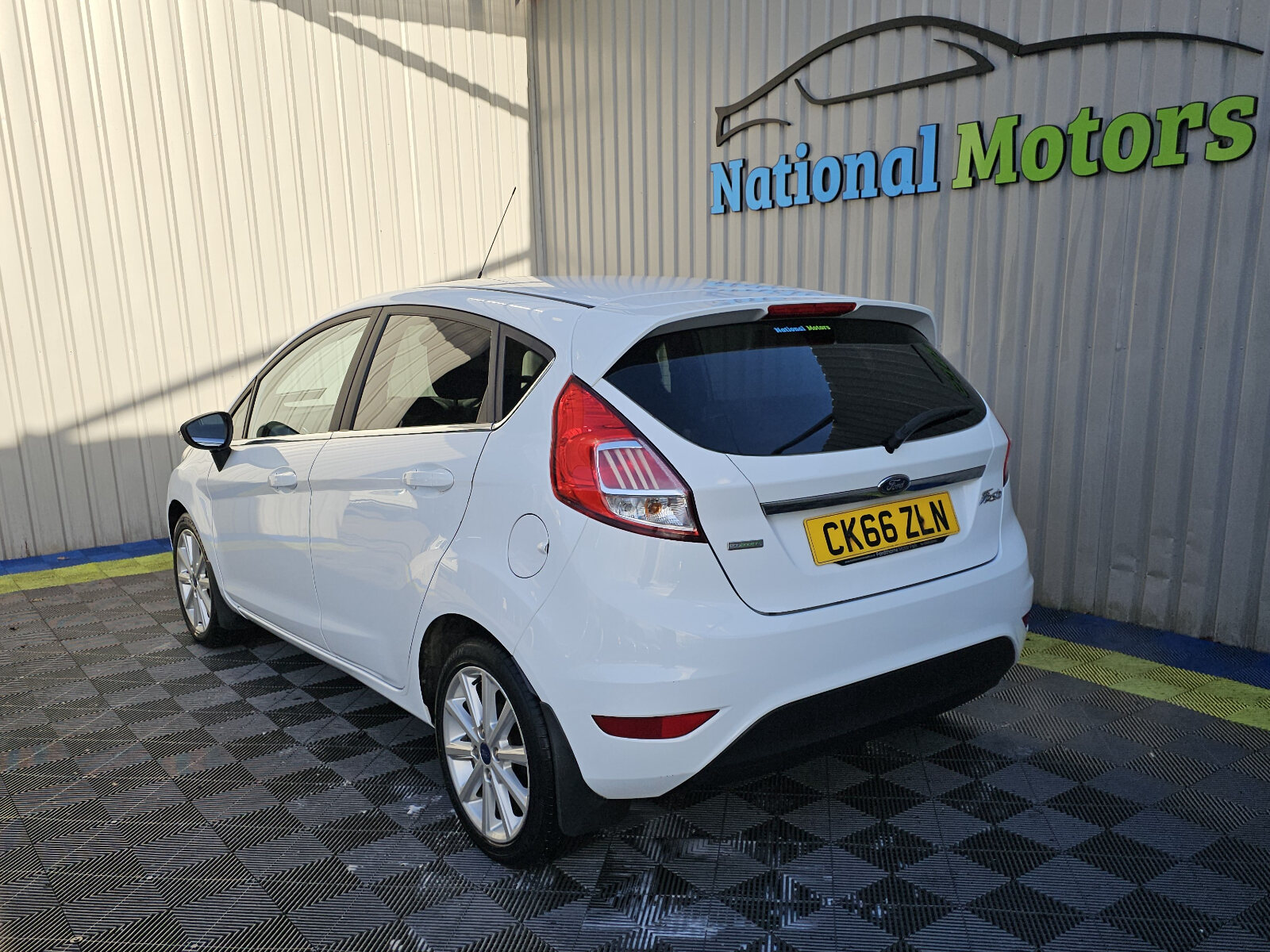 2016 Ford Fiesta TITANIUM 1.0 Petrol - Image 5
