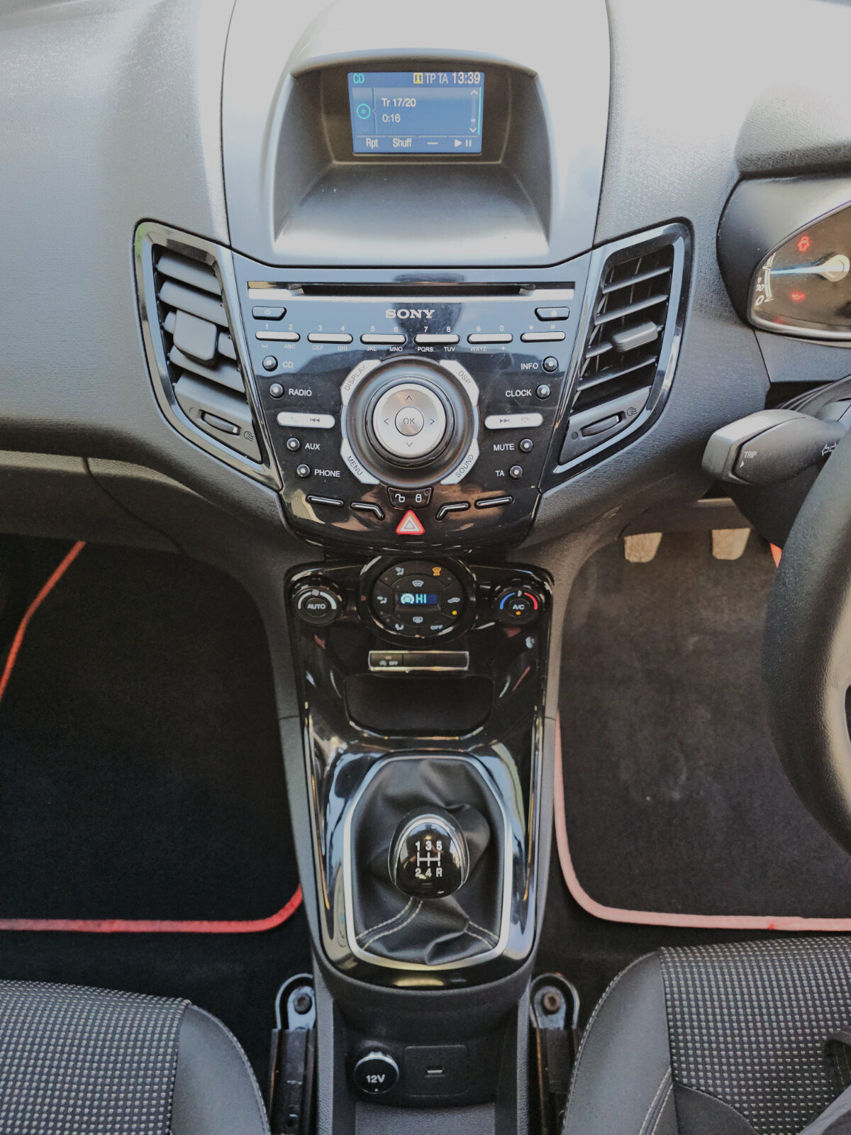 2016 Ford Fiesta TITANIUM 1.0 Petrol - Image 13