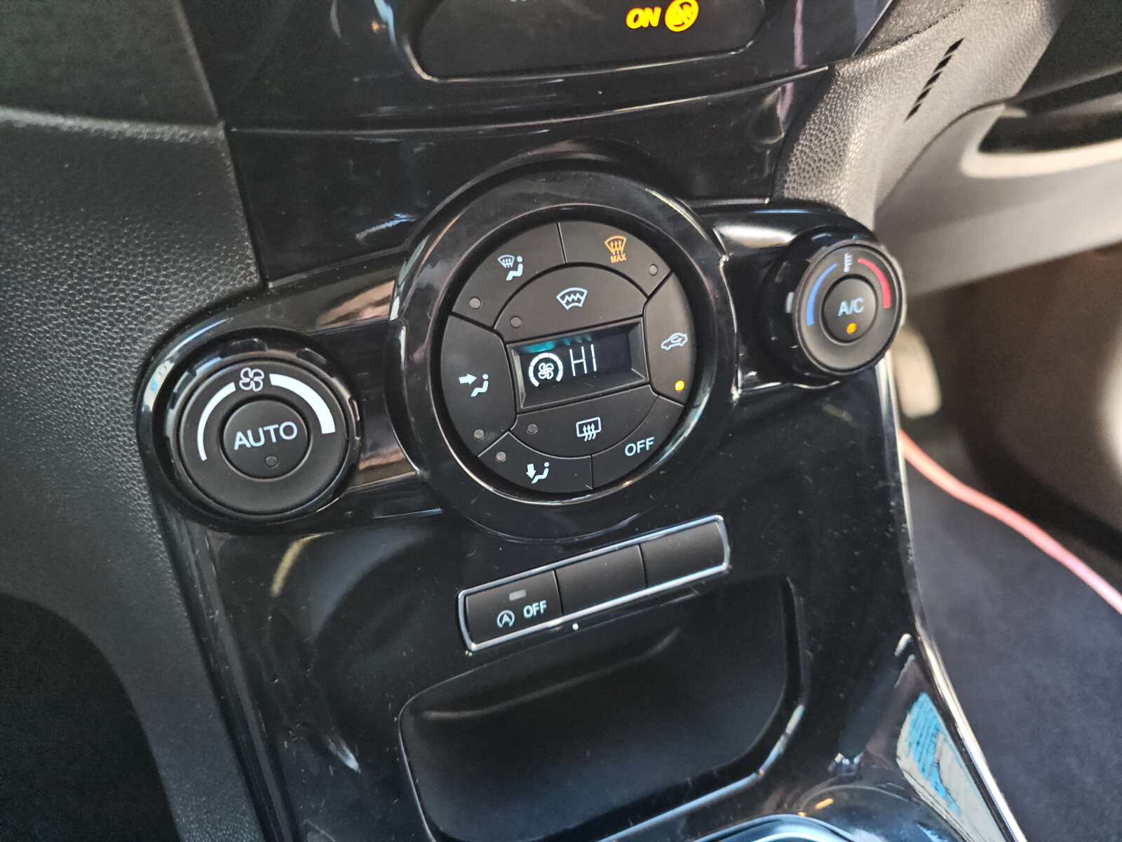 2016 Ford Fiesta TITANIUM 1.0 Petrol - Image 15