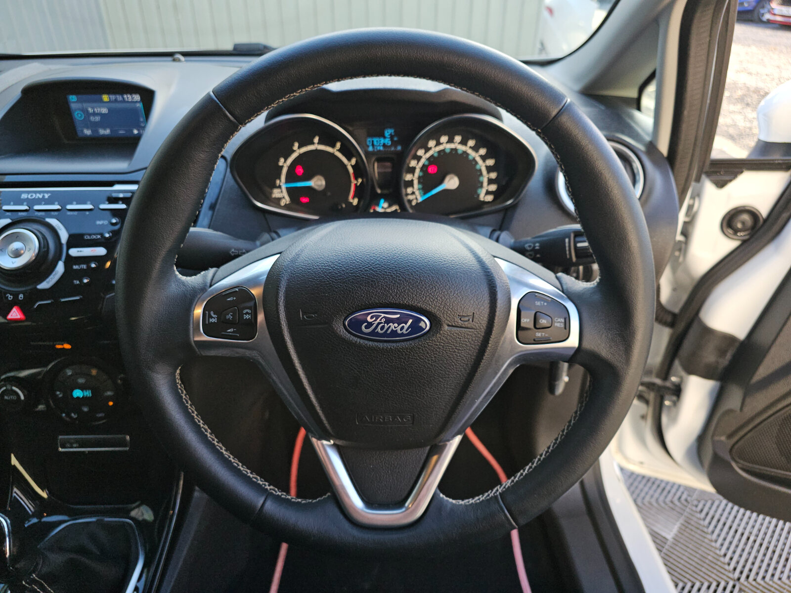 2016 Ford Fiesta TITANIUM 1.0 Petrol - Image 17