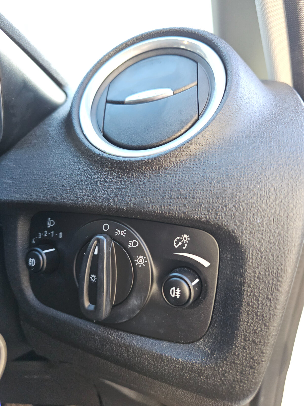 2016 Ford Fiesta TITANIUM 1.0 Petrol - Image 18