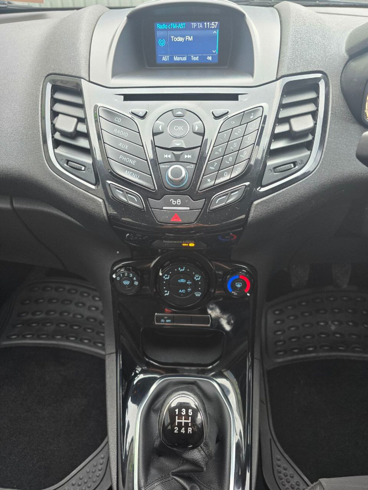 2016 Ford Fiesta 1.0 Petrol ZETEC - Image 13