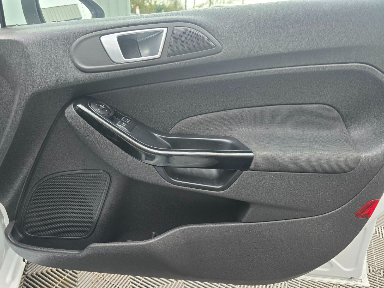 2016 Ford Fiesta 1.0 Petrol ZETEC - Image 19