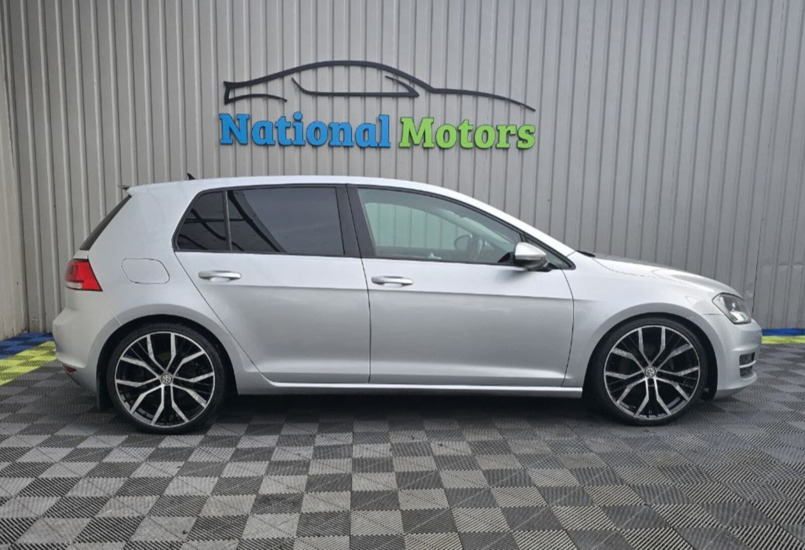 2016 Volkswagen Golf 1.6D TDI Highline - Image 2